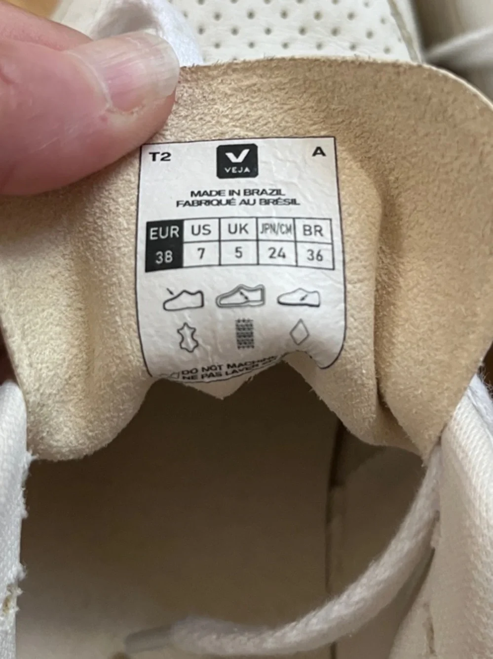Veja founded paris